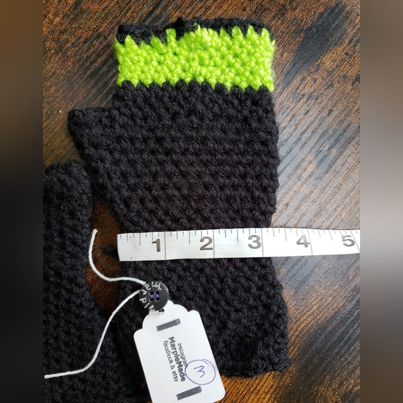 NWT* Handmade Fingerless gloves💜 super soft acrylic, Billie Eilish, MarpleMade - Picture 6 of 7
